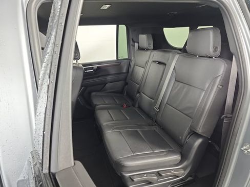 Used 2025 Chevrolet Suburban Z71 AWD/4WD image 19