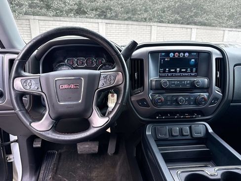 Used 2018 GMC Sierra 1500 SLT w/ All-Terrain Package AWD/4WD image 25