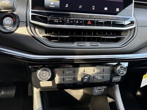 New 2026 Jeep Compass Latitude image 23