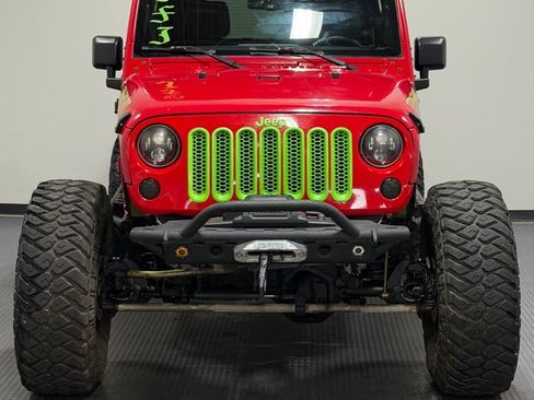 Used 2015 Jeep Wrangler Unlimited Rubicon w/ Connectivity Group AWD/4WD image 3
