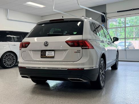 Used 2018 Volkswagen Tiguan SEL w/ 3rd Row Seat Package AWD/4WD image 8