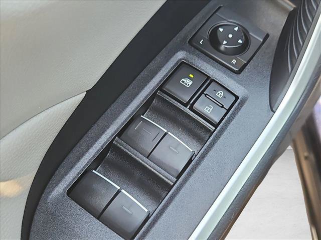 Used 2025 Toyota RAV4 XLE FWD image 11