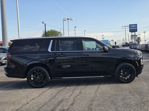 New 2026 Chevrolet Suburban LS RWD image 6
