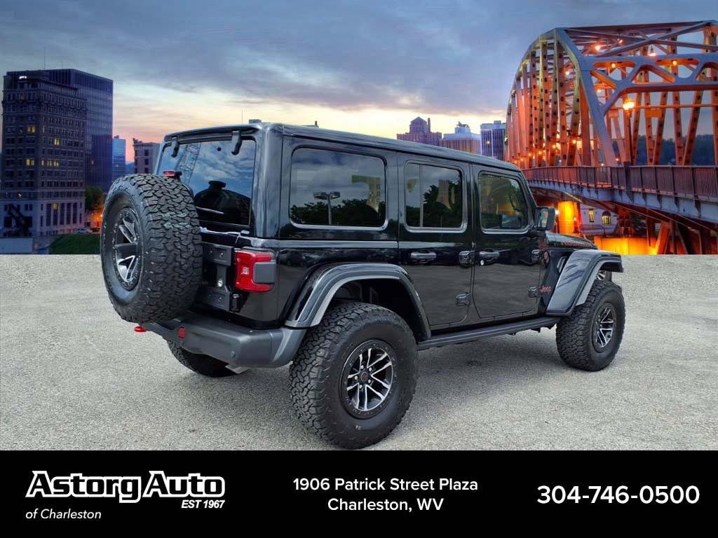 Used 2025 Jeep Wrangler Unlimited Rubicon AWD/4WD image 3