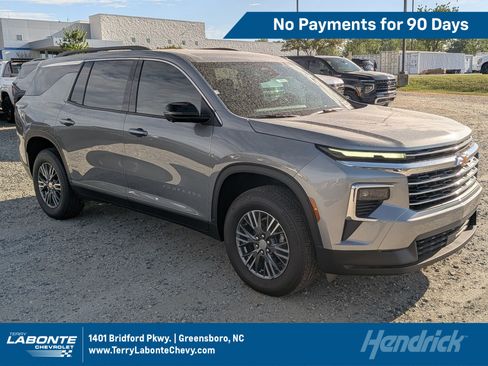New 2026 Chevrolet Traverse LT w/ Driver Confidence Package FWD image 1