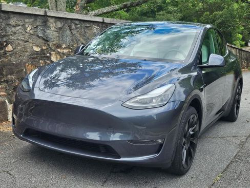 Used 2023 Tesla Model Y AWD image 14