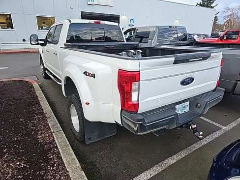 Used 2019 Ford F350 Lariat w/ Tow Technology Bundle image 2