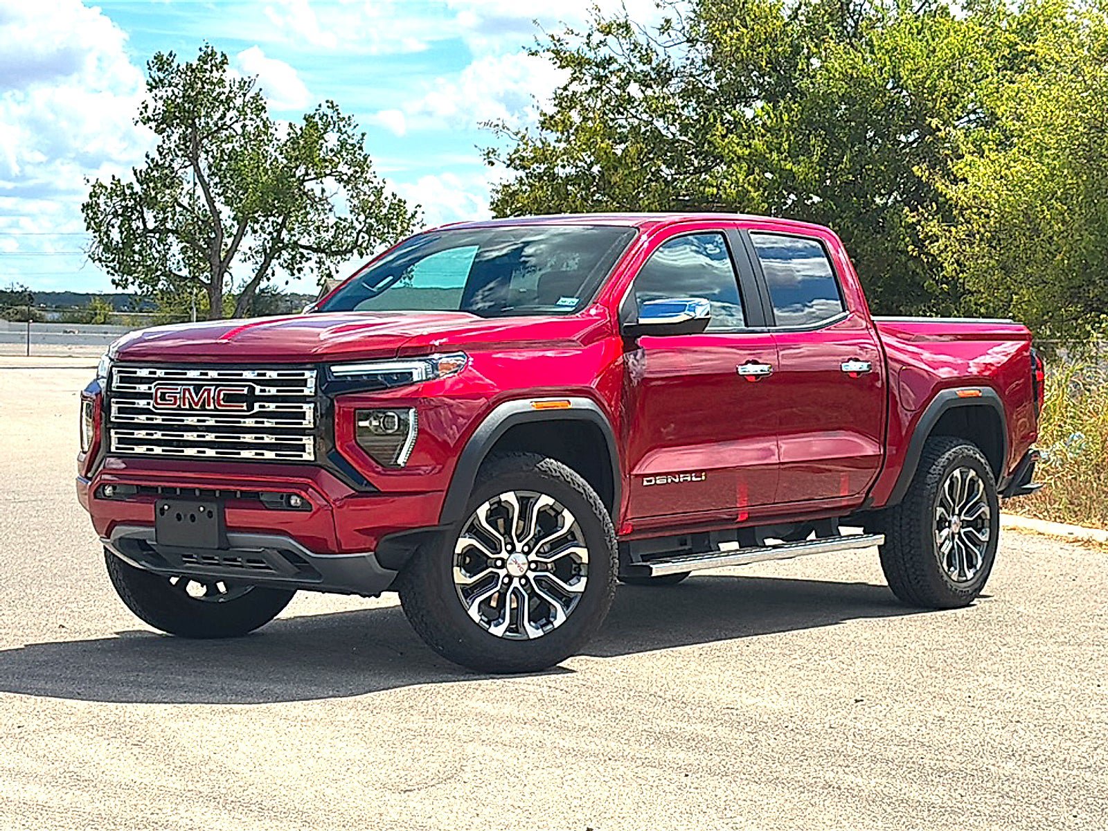 Used 2024 GMC Canyon Denali AWD/4WD image 2