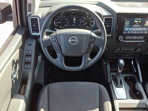 Used 2023 Nissan Frontier SV AWD/4WD image 2