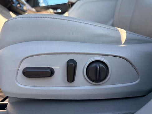 Used 2020 GMC Acadia SLT w/ Premium Package image 13