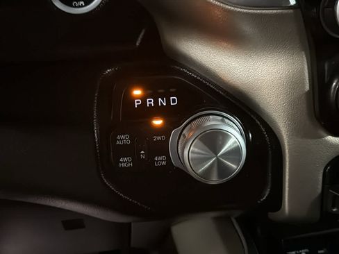 Used 2019 RAM 1500 Laramie AWD/4WD image 17