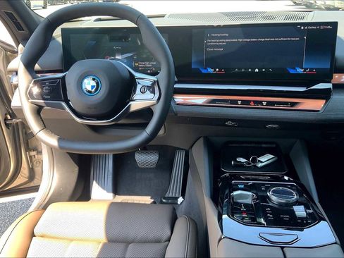 New 2026 BMW i5 eDrive40 w/ Premium Package RWD image 5