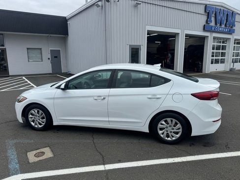 Used 2017 Hyundai Elantra SE FWD image 9