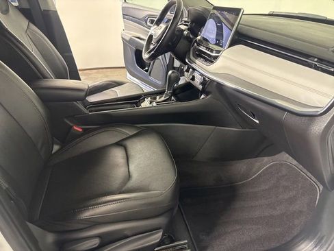 Used 2022 Jeep Compass Limited AWD/4WD image 31