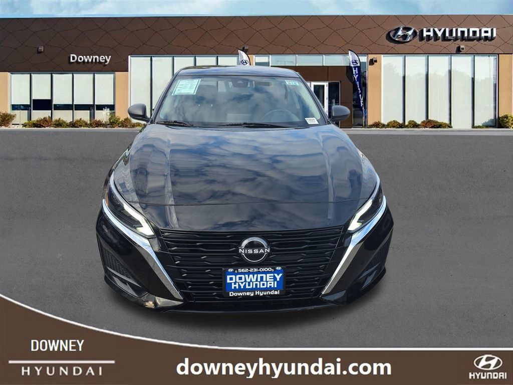 Used 2025 Nissan Altima 2.5 SV FWD image 8