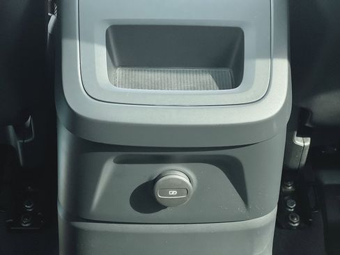 Used 2023 Volvo XC60 T8 Ultimate w/ Protection Package Premier image 31