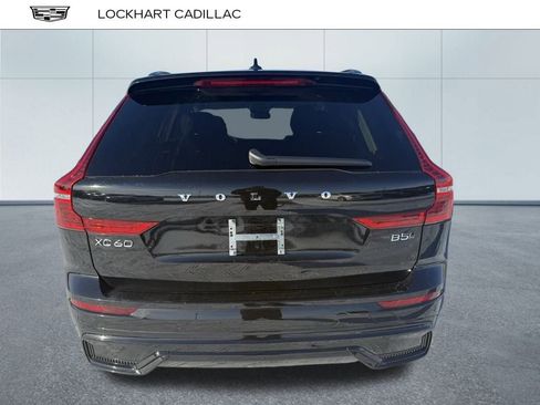 Used 2025 Volvo XC60 B5 Plus image 12