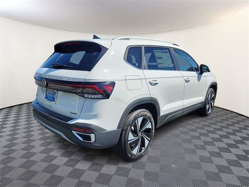 New 2025 Volkswagen Taos SE image 6