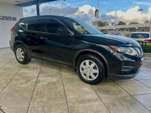 Used 2019 Nissan Rogue S image 5