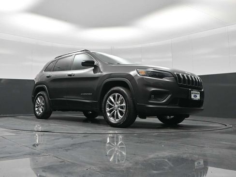 Used 2022 Jeep Cherokee Latitude Lux w/ Sun & Sound Group AWD/4WD image 18