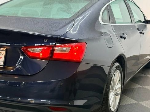 Used 2017 Chevrolet Malibu LT w/ Leather Package FWD image 12