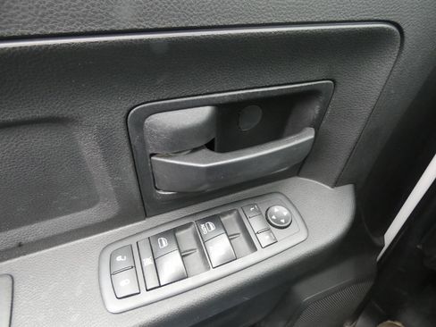 Used 2018 RAM 2500 Tradesman w/ Chrome Appearance Group image 19