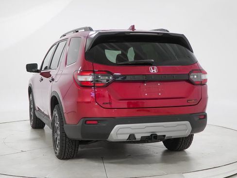 Certified 2025 Honda Pilot TrailSport image 8