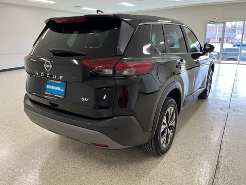 Used 2023 Nissan Rogue SV image 5