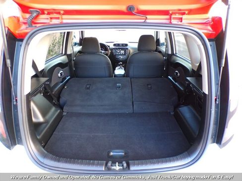 Used 2019 Kia Soul + image 11