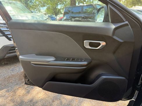 Used 2025 Kia K4 FWD image 20