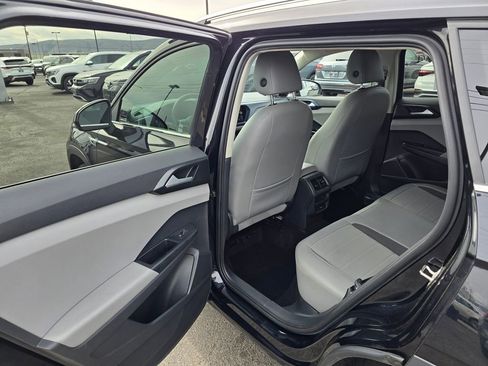 Used 2022 Volkswagen Taos SE image 17