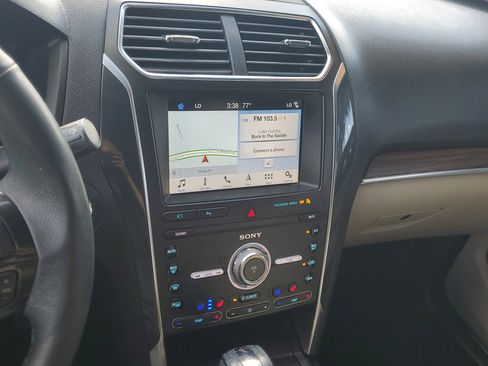 Used 2019 Ford Explorer Limited w/ Class III Trailer Tow Package image 28