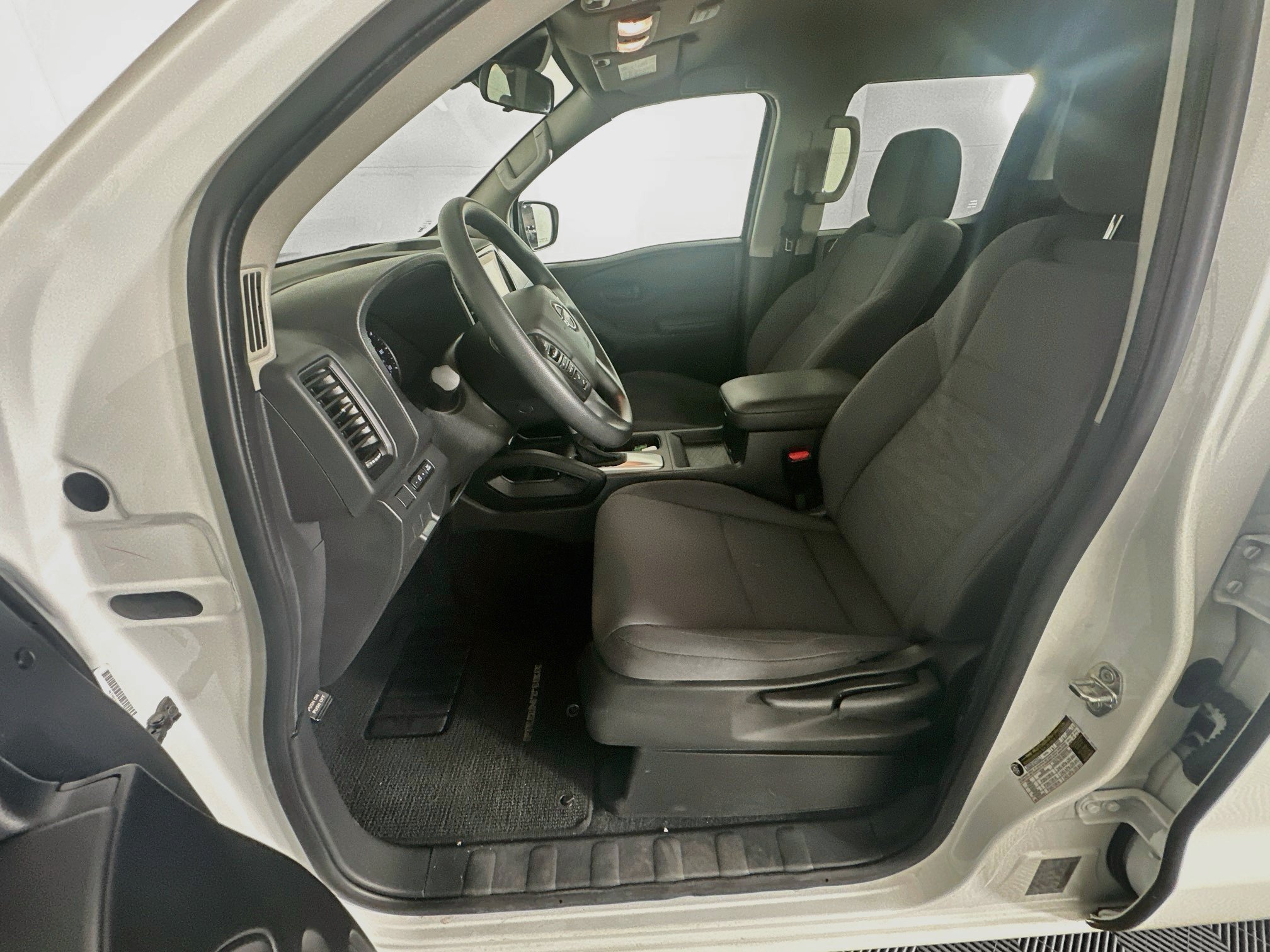 Used 2023 Nissan Frontier S w/ Technology Package RWD image 13