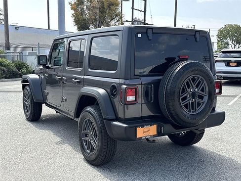 Used 2025 Jeep Wrangler Unlimited Sport AWD/4WD image 5