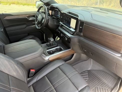 Used 2024 Chevrolet Silverado 1500 High Country w/ Technology Package AWD/4WD image 16