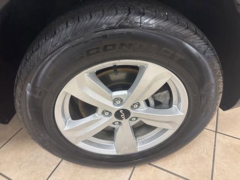 Used 2023 Kia Sorento LX image 33