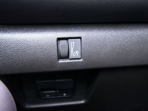 Used 2024 Chevrolet Colorado Z71 w/ Z71 Convenience Package 2 AWD/4WD image 40