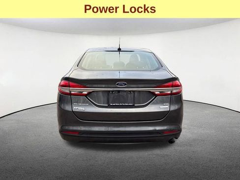 Used 2018 Ford Fusion SE image 12