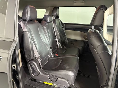 Used 2025 Kia Carnival image 41