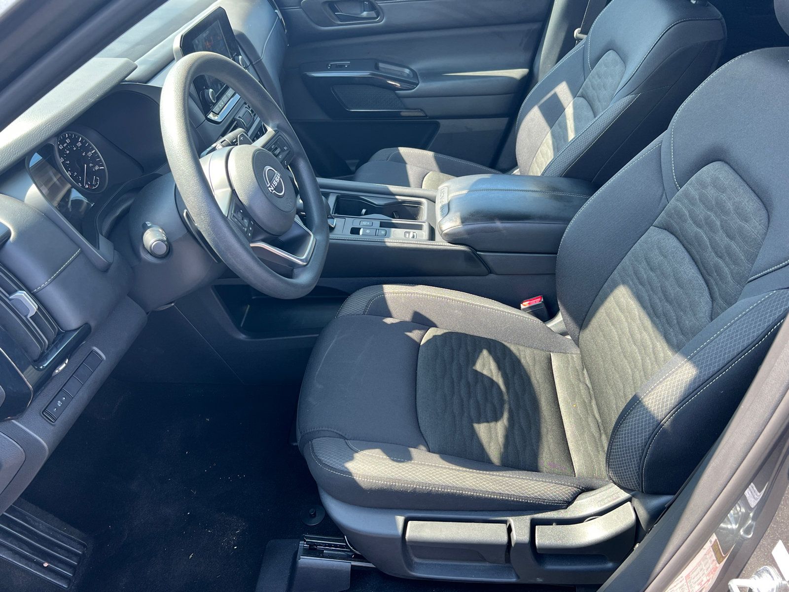 Used 2025 Nissan Pathfinder S FWD image 9