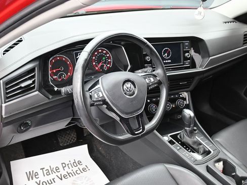Used 2019 Volkswagen Jetta SE w/ Cold Weather Package image 18