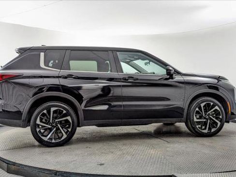 Used 2024 Mitsubishi Outlander SE image 9