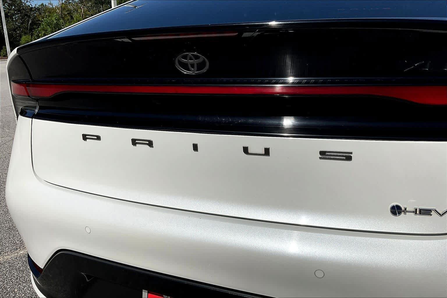 Used 2025 Toyota Prius XLE FWD image 30