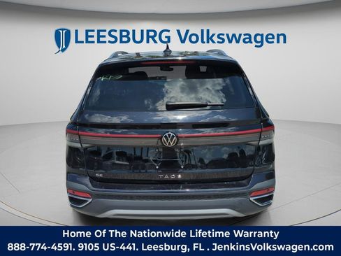 Used 2025 Volkswagen Taos SE FWD image 7