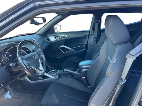 Used 2017 Hyundai Veloster Value Edition image 10