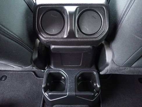 Used 2020 Jeep Gladiator Sport image 16