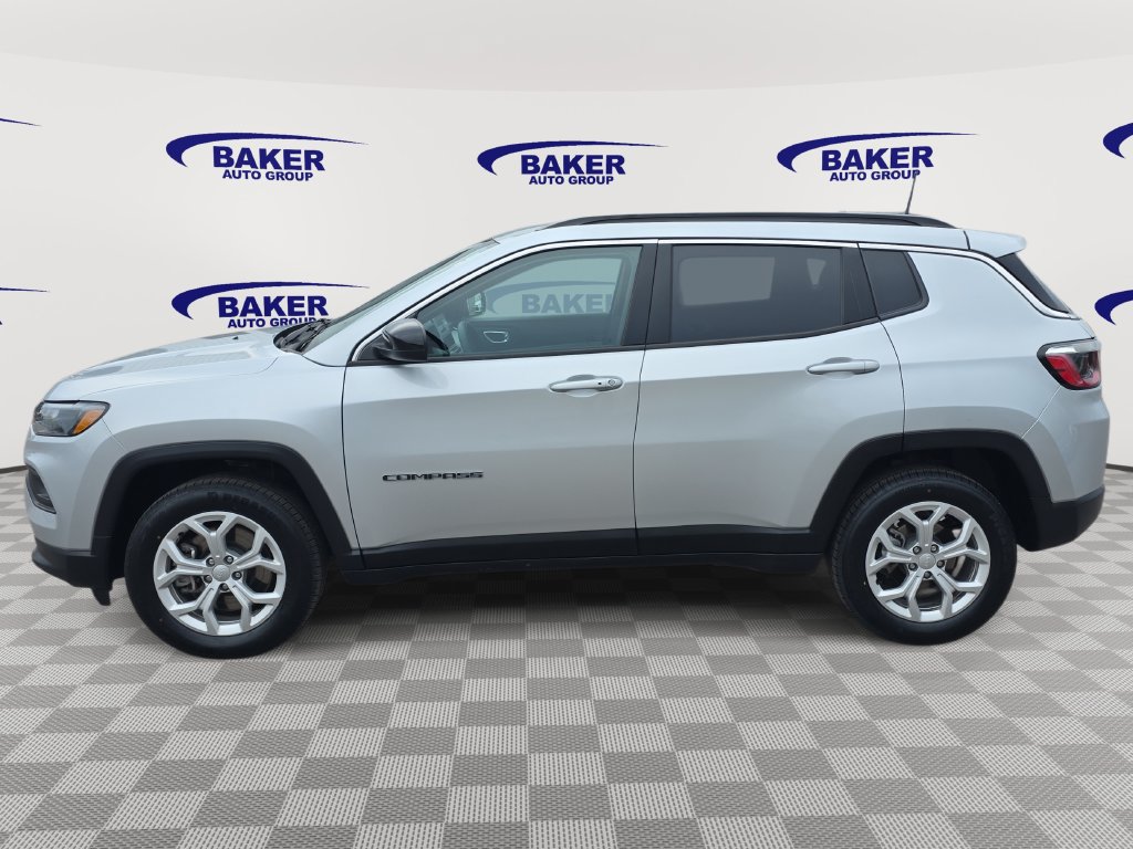 Used 2024 Jeep Compass Latitude AWD/4WD image 7