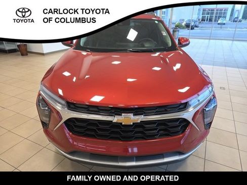 Used 2024 Chevrolet Trax LT w/ LT Convenience Package FWD image 4
