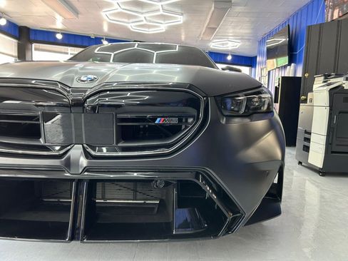 Used 2025 BMW M5 w/ Carbon Package AWD/4WD image 3