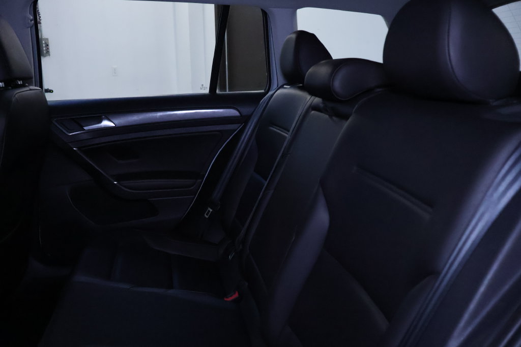 Used 2019 Volkswagen Golf SE FWD image 17